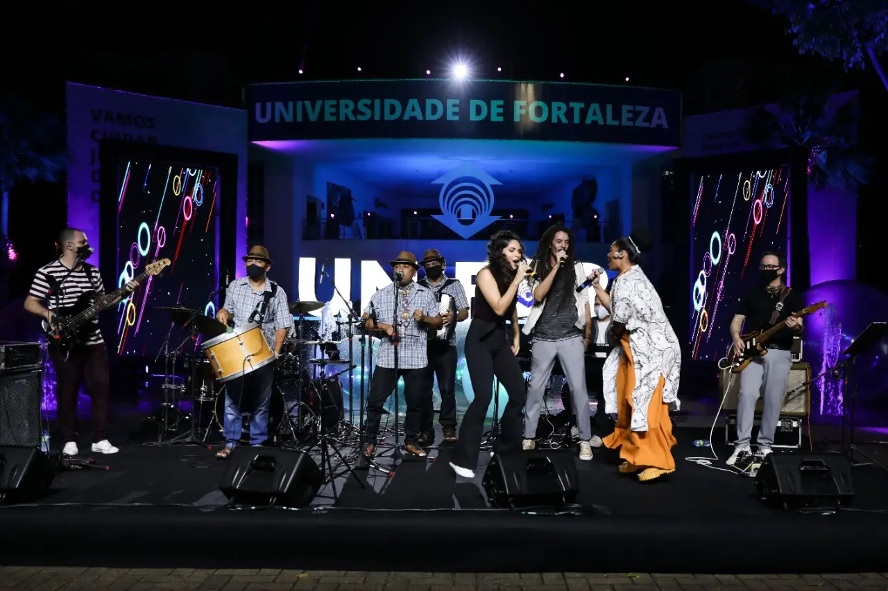 As atrações musicais The Dillas, Lorena Nunes e trio regional Chico Chic encerraram a noite