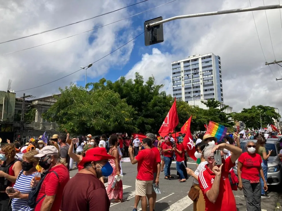 O ato começou no Centro da cidade, por volta das 9h