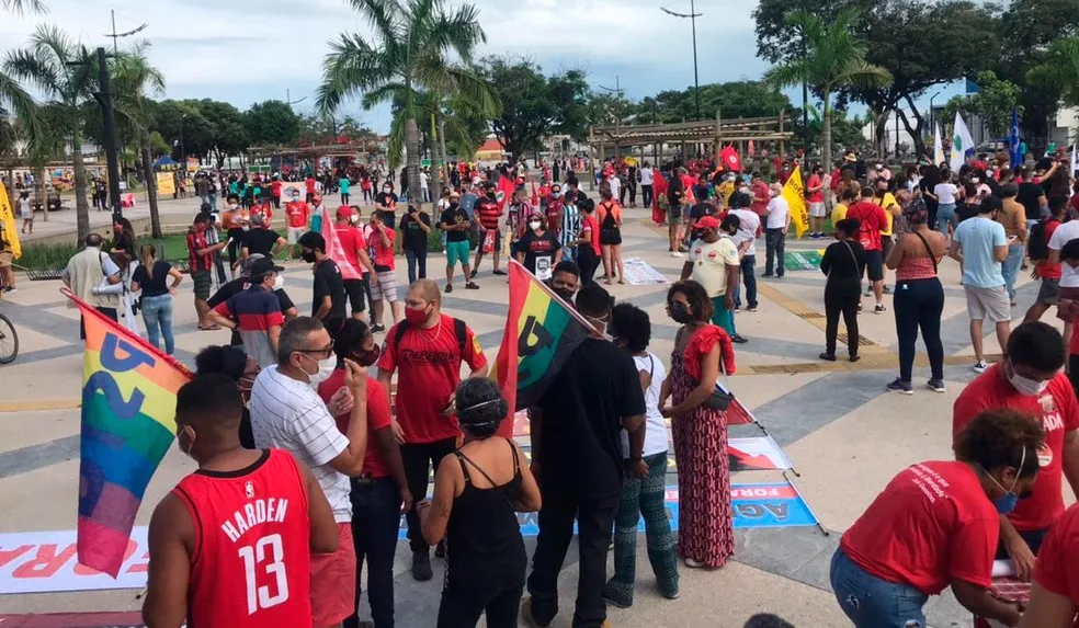 Concentração aconteceu por volta das 8h30. O ato pedido a saída de Bolsonaro e demandou maior agilidade na oferta de vacinas