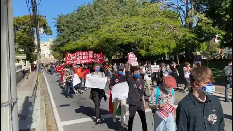 Em faixas e cartazes, manifestantes pediram a saída do presidente Jair Bolsonaro