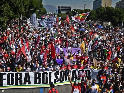 Centenas de pessoas protestaram contra o governo federal no Rio de Janeiro
