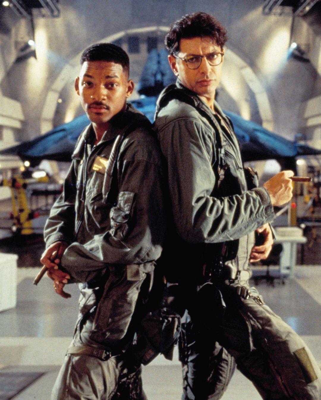 Will Smith ao lado do ator Jeff Goldblum no set do filme Independence Day