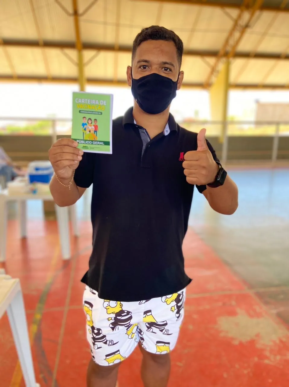 Vacinação ocorre no Ginásio Andradão.