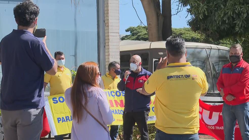 Protesto de bancários e trabalhadores dos Correios em frente ao Ministério da Saúde