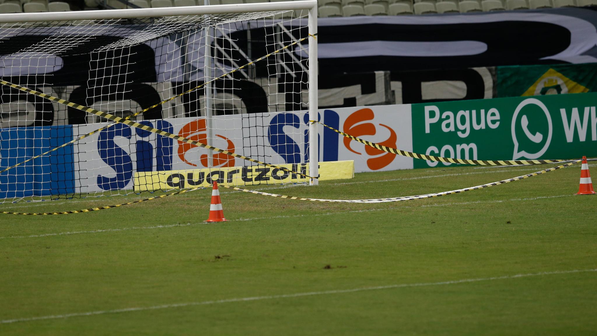 Funcionário do Ceará joga sal grosso na Arena Castelão antes de jogo com  Cuiabá - Jogada - Diário do Nordeste