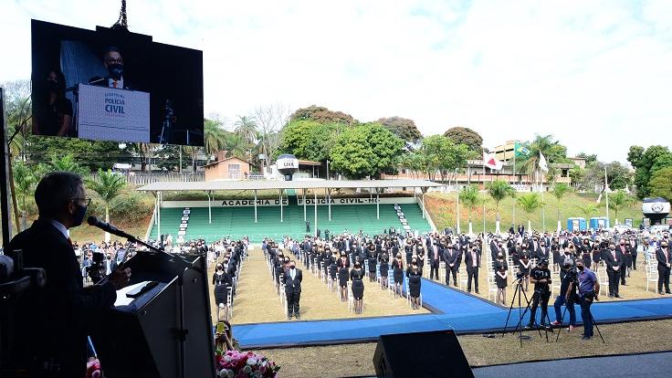 Governador Romeu Zema anuncia concurso da Polícia Civil em evento de formatura de escrivães e delegados de polícia