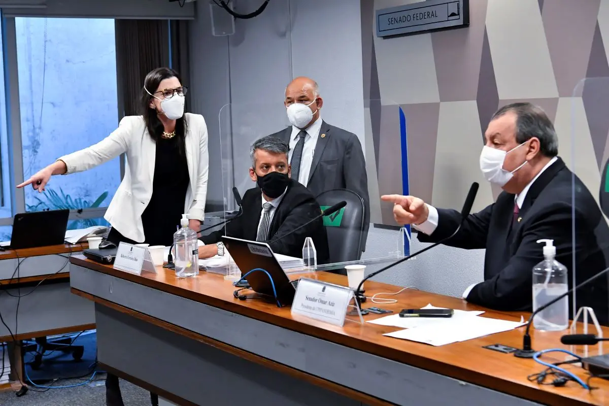 Omar Aziz e Roberto Dias e sua advogada em sessão da CPI da Covid-19