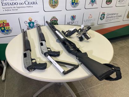 Armas apreendidas pela Polícia com os suspeitos de assalto a carro-forte