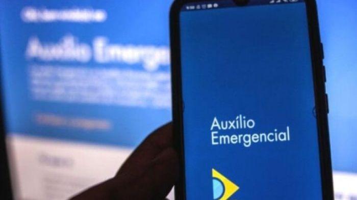 Os beneficiários do Auxílio recebiam telefonemas ou mensagens de supostos operadores do benefício, que pediam dados pessoais