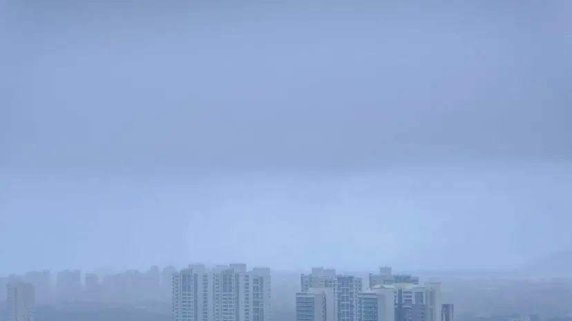 Vista aérea de Fortaleza e céu nublado