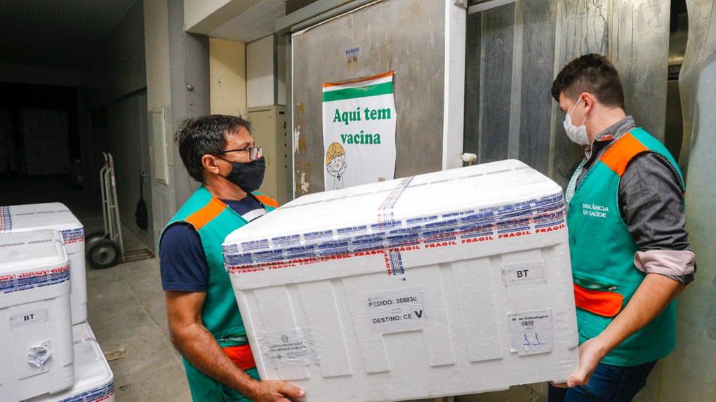 Chegada de lote de vacinas CoronaVac no Ceará
