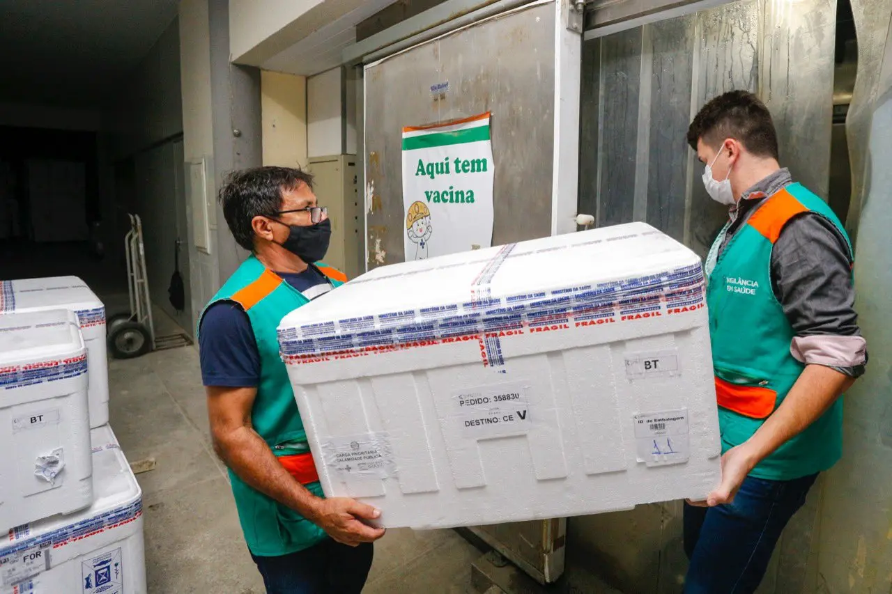 Chegada de lote de vacinas CoronaVac no Ceará