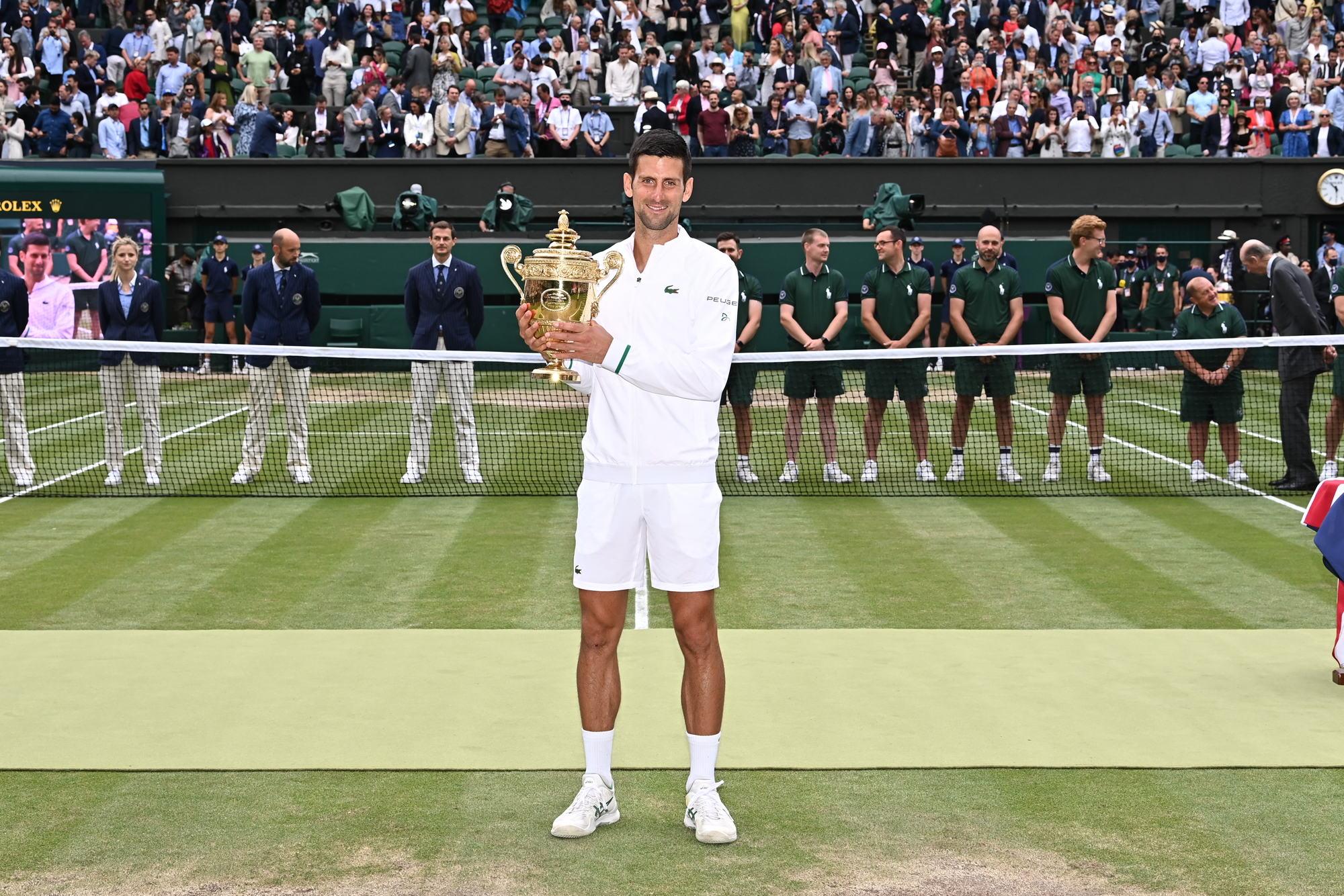 Djokovic bate Nadal pela quinta vez e é campeão em Wimbledon