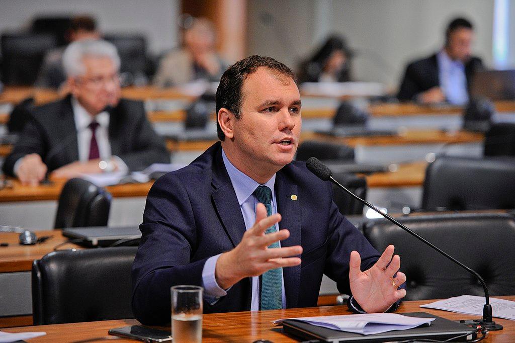 Deputado federal Moses Rodrigues em reunião no Congresso Nacional