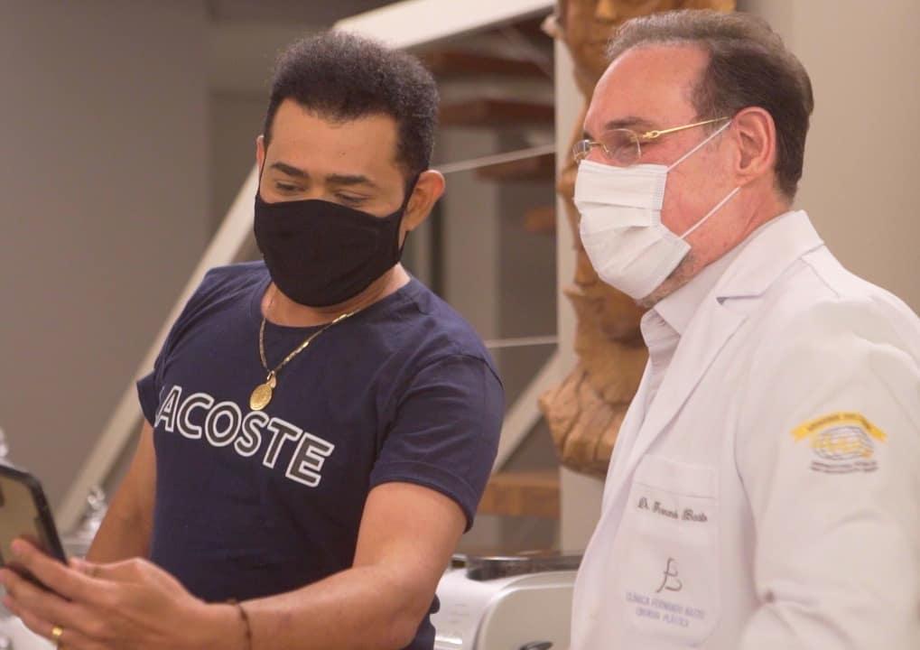Batista Lima durante consulta médica