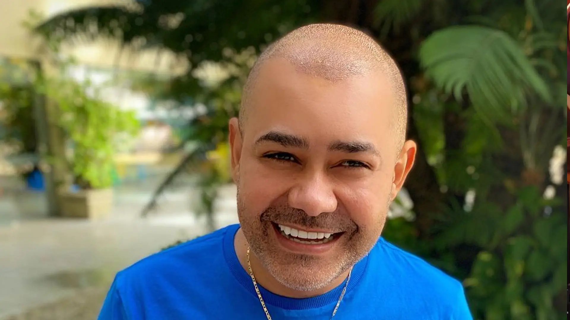 Cantor publicou foto no Instagram e recebeu comparações com super-herói