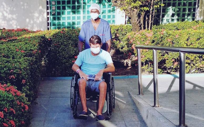 Heverson recebeu alta do Hospital São José no dia 12 de abril, 40 dias após ser internado com Covid-19.