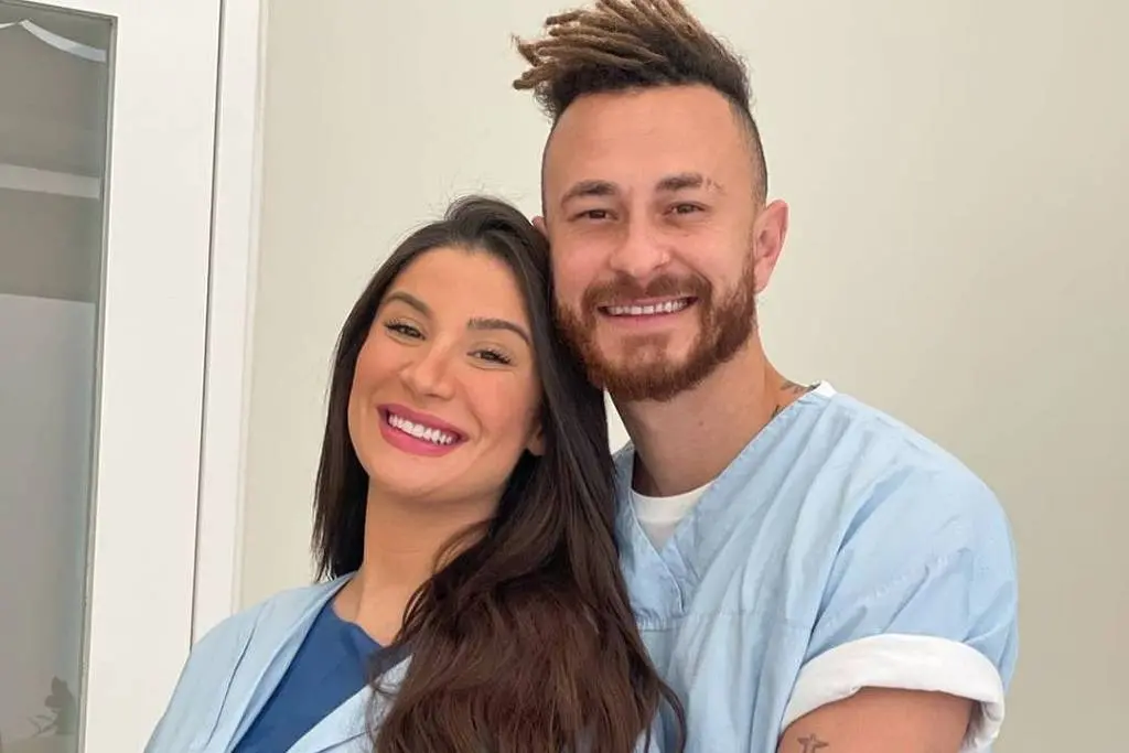 Casal juntos sorrindo