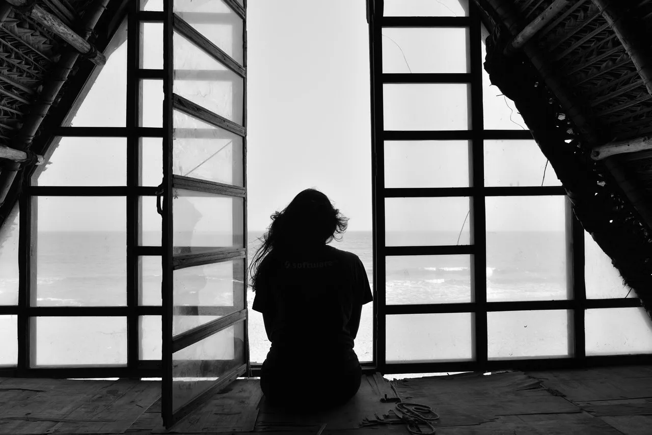 Conforme especialista ouvida pela reportagem, a solidão é um sentimento que é reflexo de isolamento social, estigma, depressão grave que causa sofrimento significativo e que pode exacerbar nessa época do ano em que tradicionalmente as famílias se reúnem.