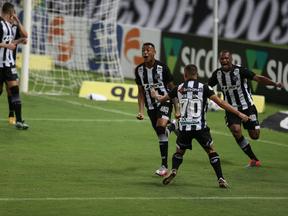 Wendson comemora gol marcado pelo Ceará