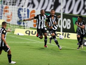 Atletas do Ceará comemoram gol na Arena Castelão