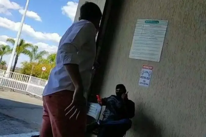 Momento da agressão verbal