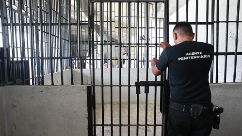 O acusado estava preso no Centro de Detenção Provisória (CDP), em Aquiraz, apesar de ter sido detido no Município de Cruz