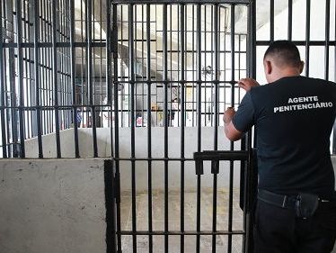 O acusado estava preso no Centro de Detenção Provisória (CDP), em Aquiraz, apesar de ter sido detido no Município de Cruz