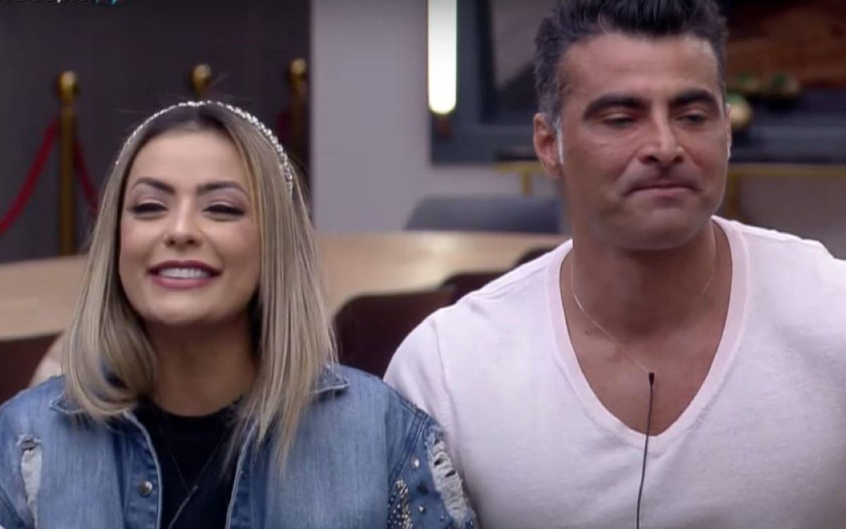 Foto do casal Li e JP durante o Power Couple