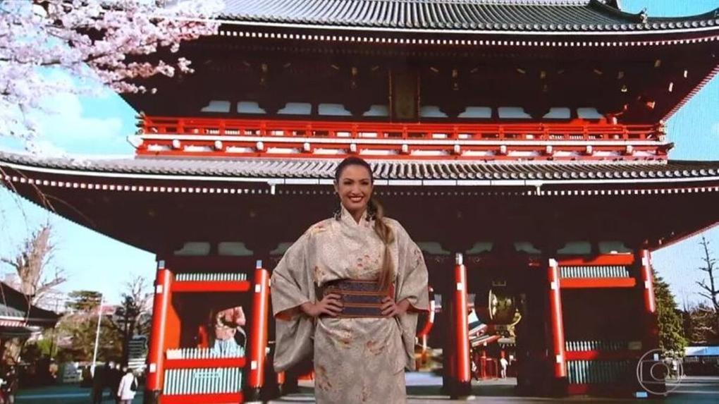 Patrícia Poeta vestida no kimono durante o 'Encontro'