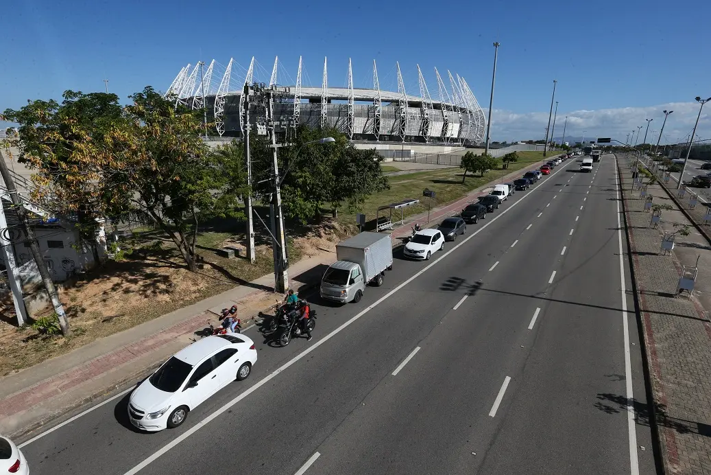 Fila do drive-thru da Arena Castelão