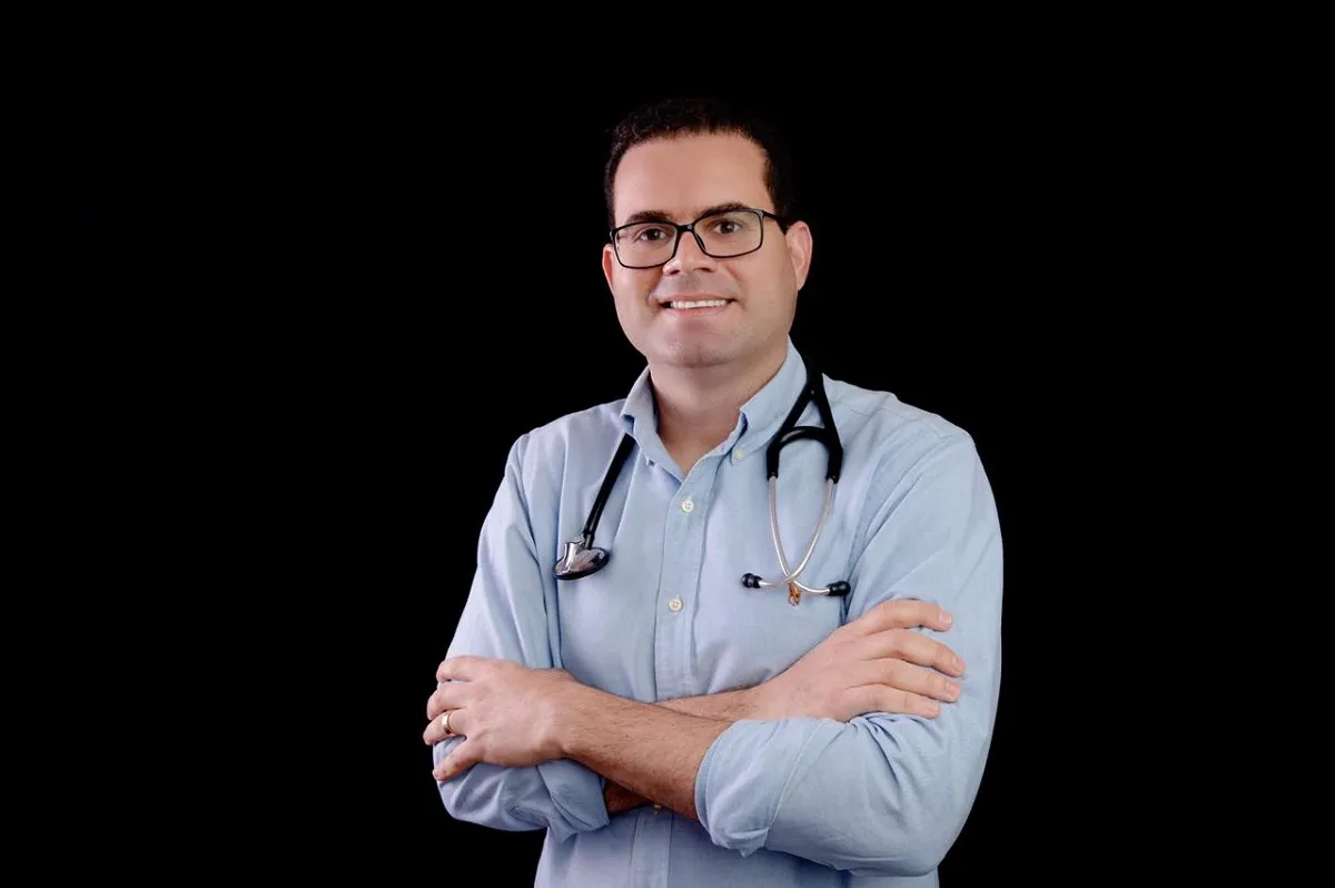 Ricardo Martins é ginecologista, obstetra e especialista em medicina fetal