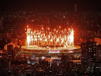 Abertura dos jogos olímpicos de Tóquio com vista da cidade