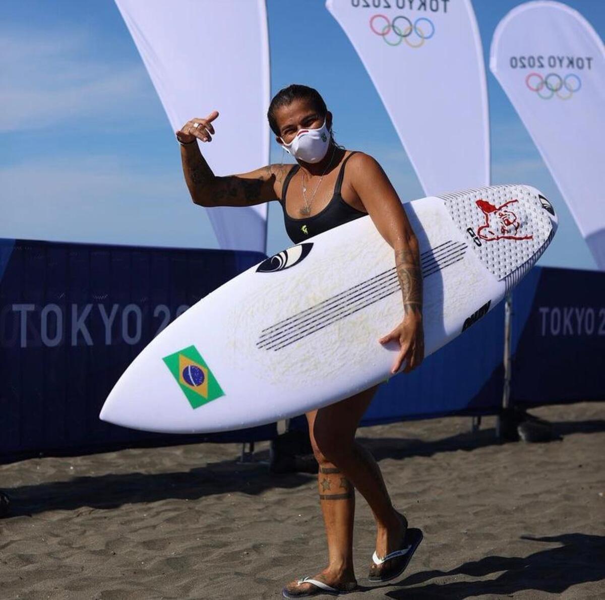 Atleta cearense Silvana Lima do surfe nas Olimpíadas