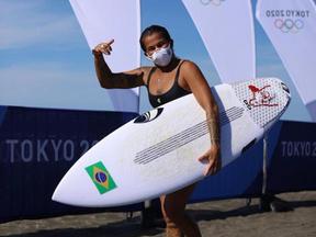 Atleta cearense Silvana Lima do surfe nas Olimpíadas