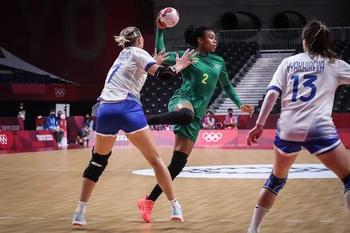A estreia da seleção feminina de handebol veio com um bom resultado: empate com o Comitê Olímpico Russo, das atuais campeãs olímpicas.