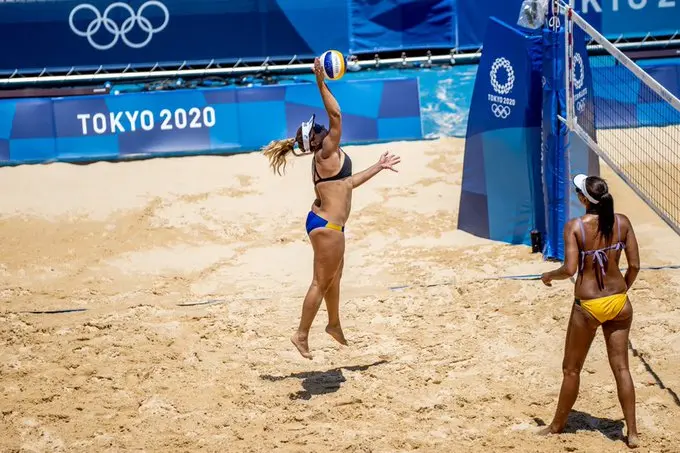 Imagem da notícia Ana Patrícia e a cearense Rebecca vencem dupla queniana no vôlei de praia em Tóquio