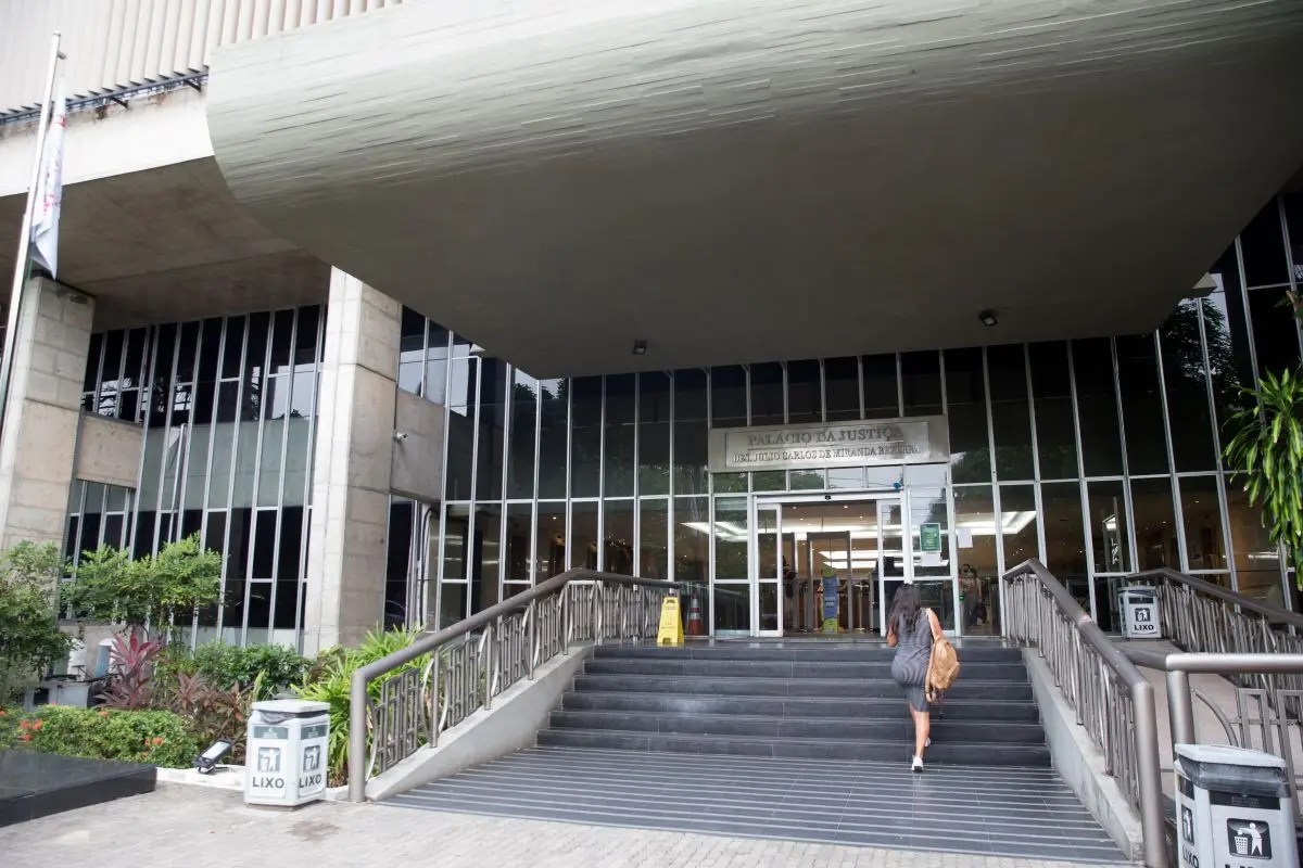 Entrada do Tribunal de Justiça do Ceará, em Fortaleza