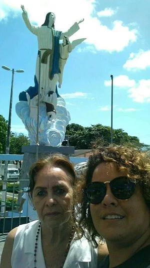 Thais e a mãe durante mais uma Caminhada com Maria, em 2018