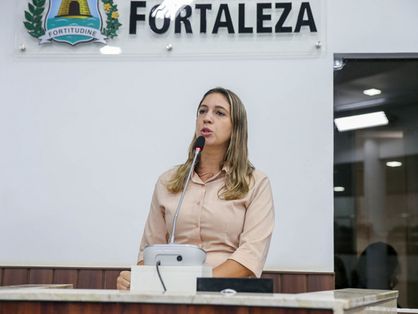 Larissa Gaspar discursa na Câmara Municipal de Fortaleza