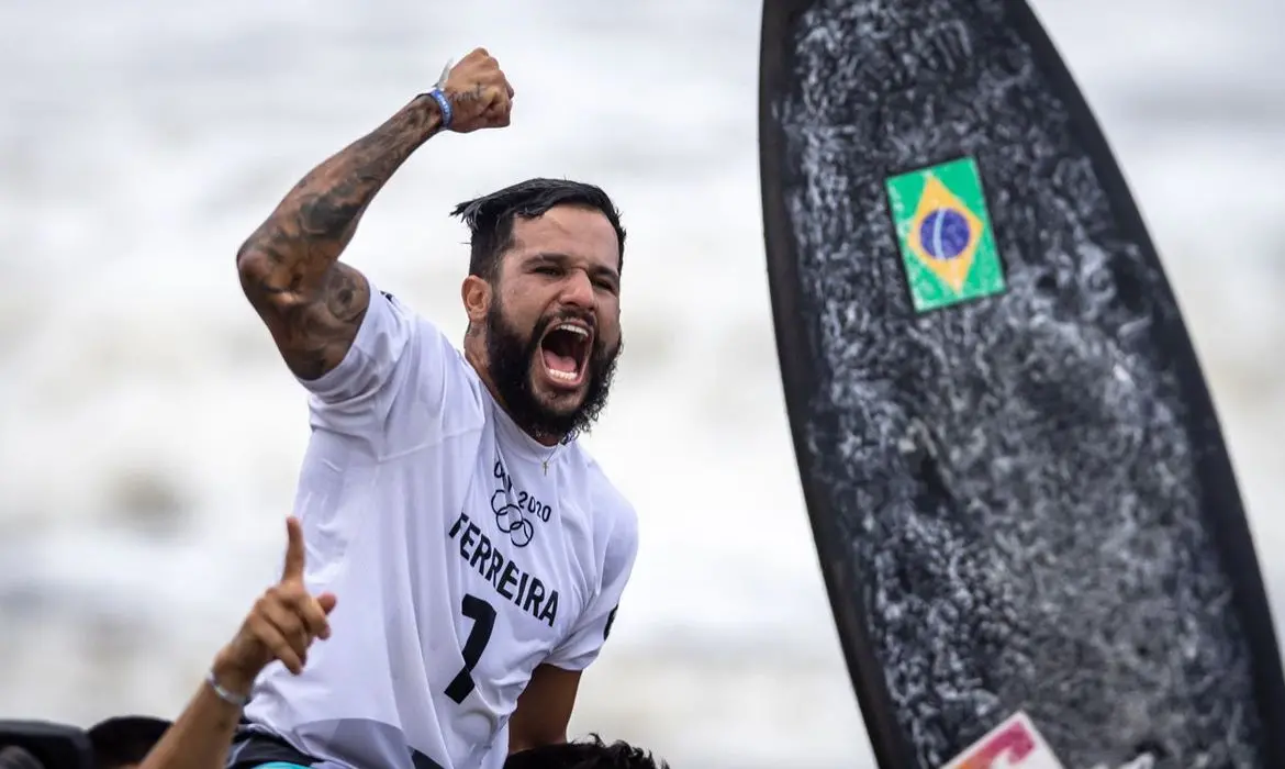 Ítalo Ferreira conquistou o primeiro ouro do surfe olímpico