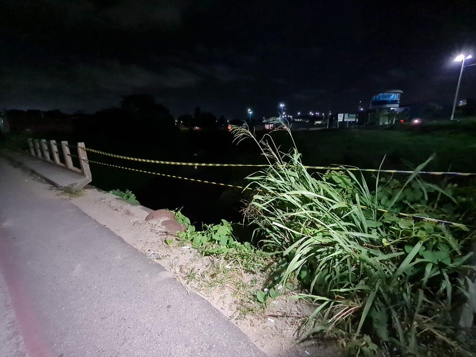 Ponte na Rua Vital Brasil sem barras de proteção