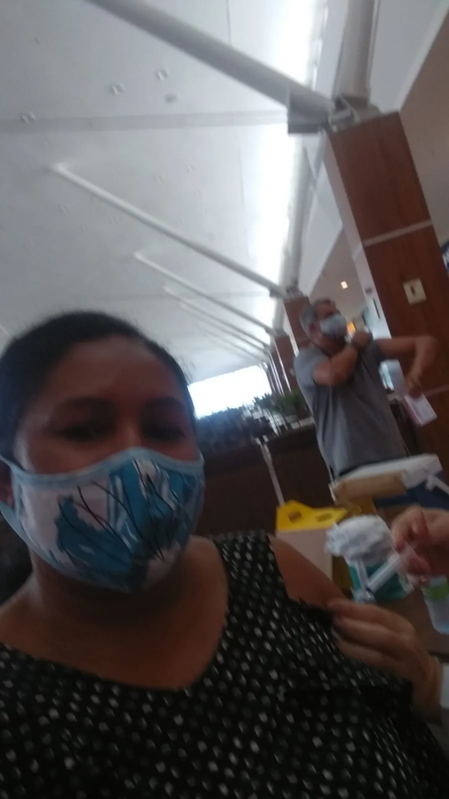 Apesar do medo de reações da vacina, Neirivania realizou o deslocamento do bairro Jangurussu até a Parangaba, onde recebeu a 1ª dose da AstraZeneca