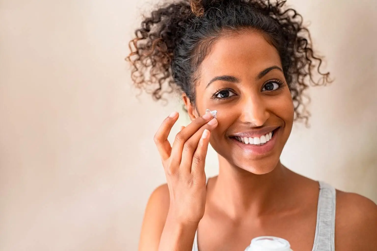 Imagem da notícia Aprenda a fazer uma rotina de skincare e conheça seu tipo de pele 