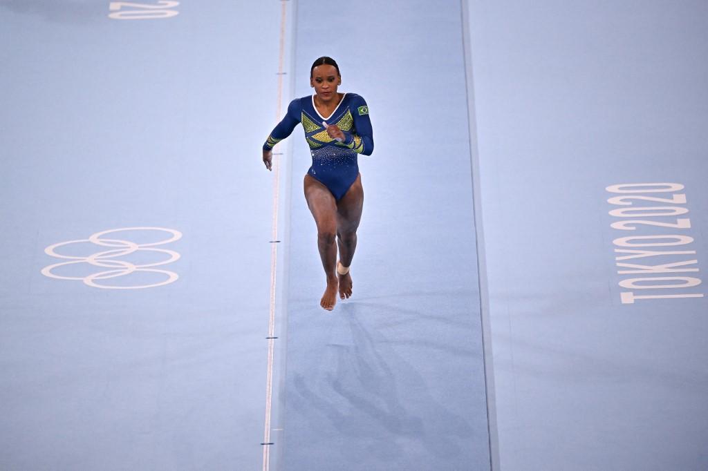 Rebeca Andrade assume liderança em final individual geral ...