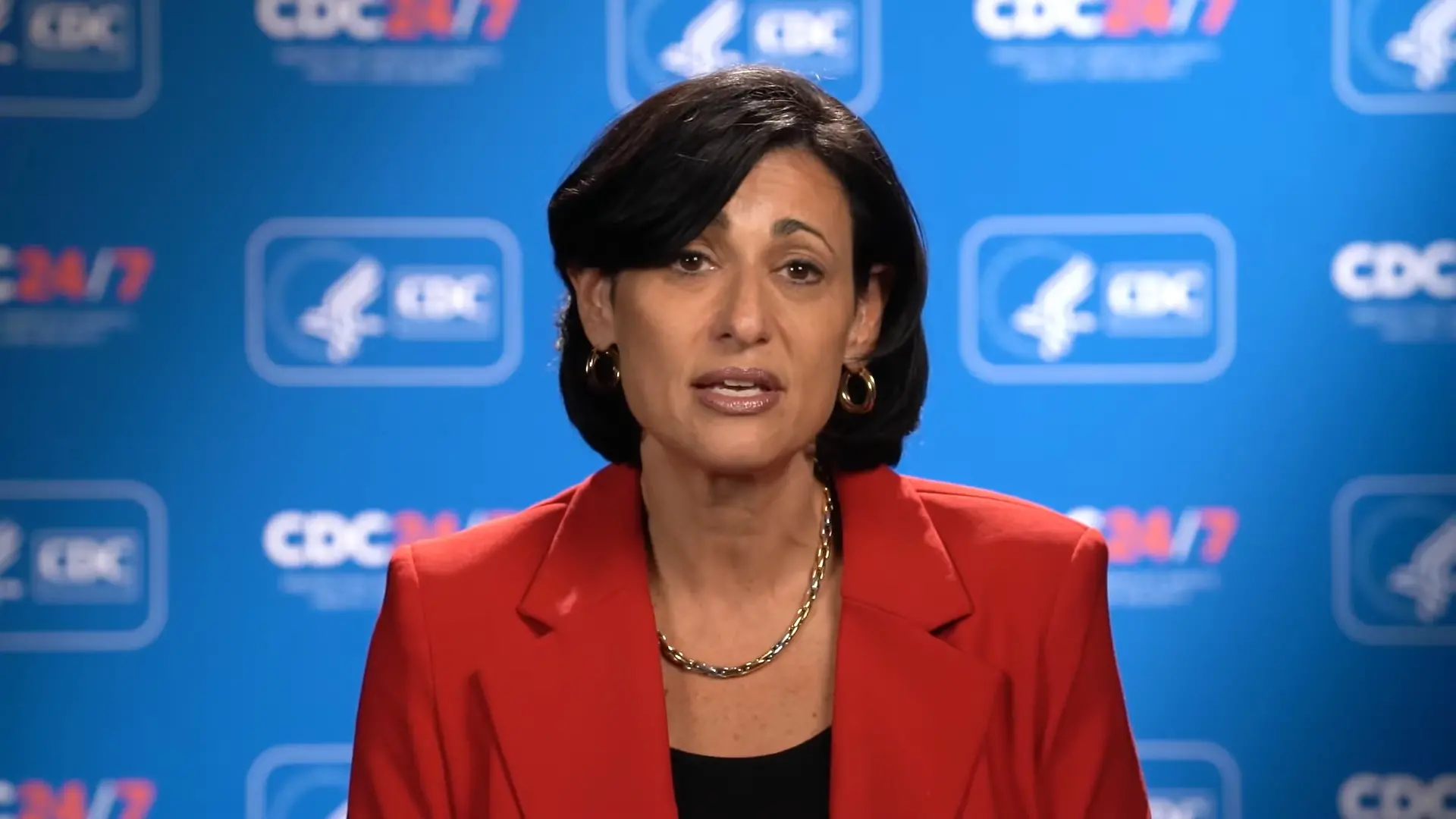 Rochelle P. Walensky, diretora do CDC, explicou que cuidados com higienização da boca e nariz devem ser redobrados