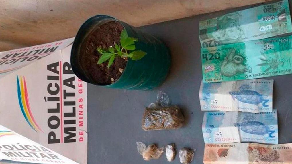 Apreensão da Polícia com as notas de 420 reais