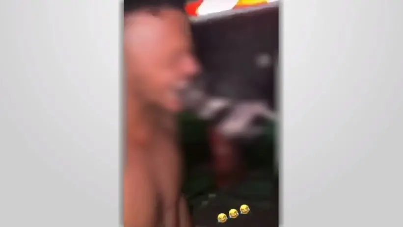 Print de vídeo em que estudante morde focinho de boi