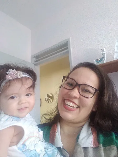 Lígia pretende continuar a amamentar Alice, até que a pequena complete três anos de vida