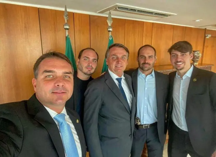 Presidente Jair Bolsonaro e os filhos